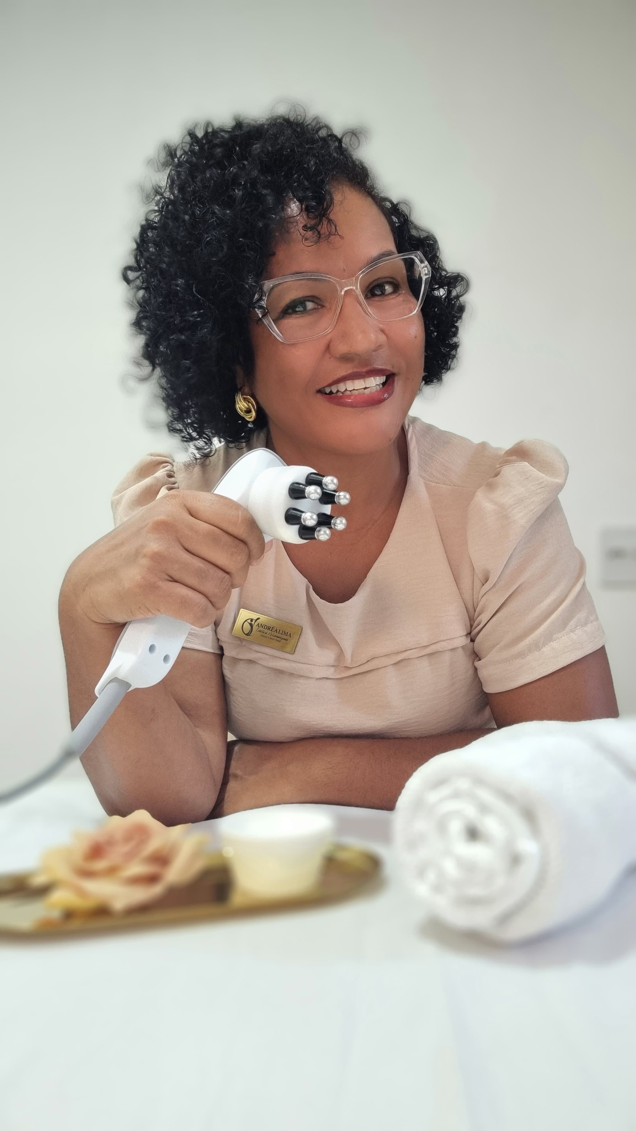 Andréa Lima em atendimento estético